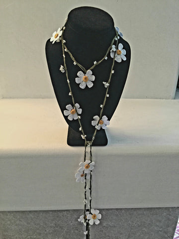 Oya Lariat | White Daisy